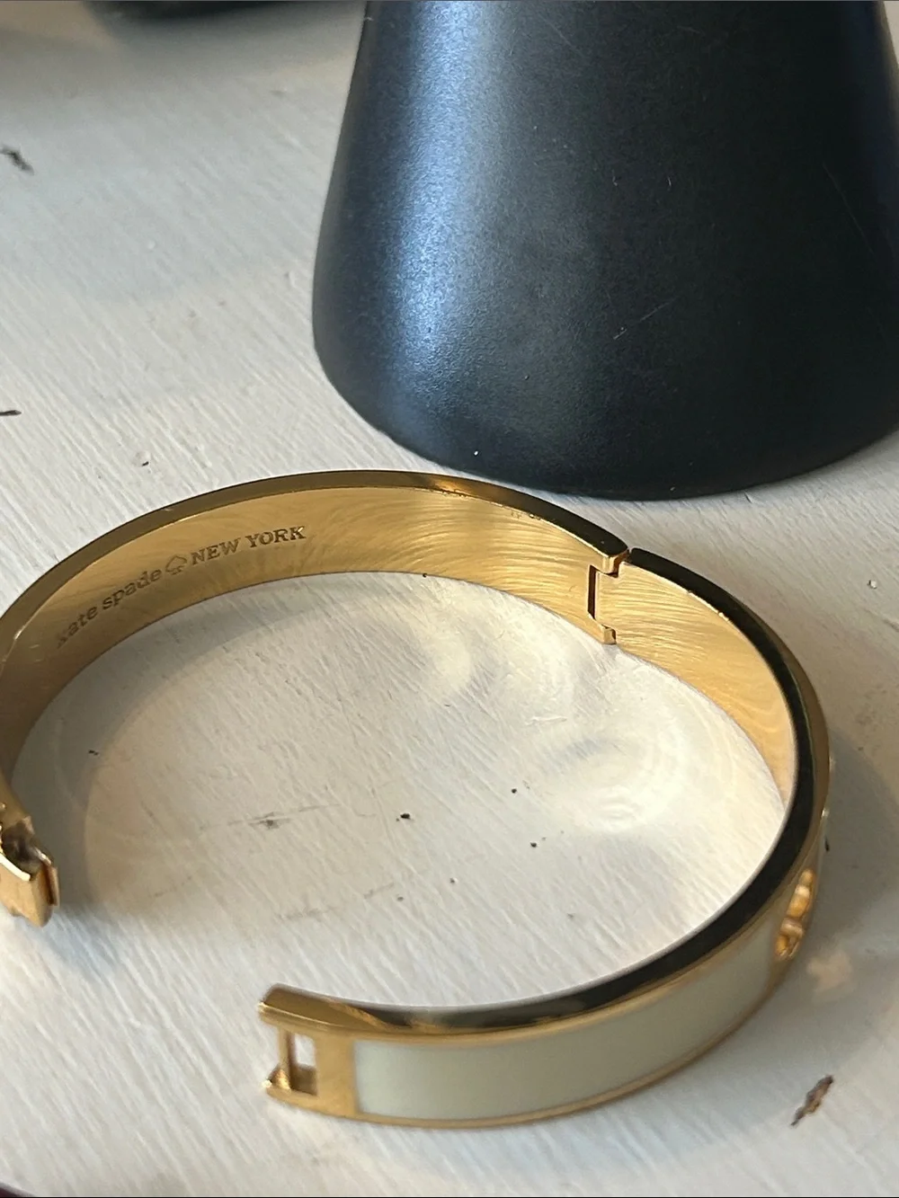 Kate Spade whole punch spade hinged bangle - Picture 5 of 6